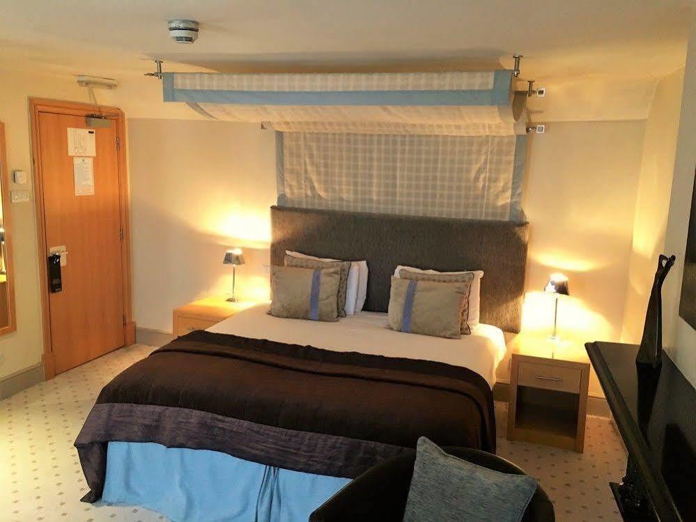 The Highworth Hotel Суиндон Экстерьер фото