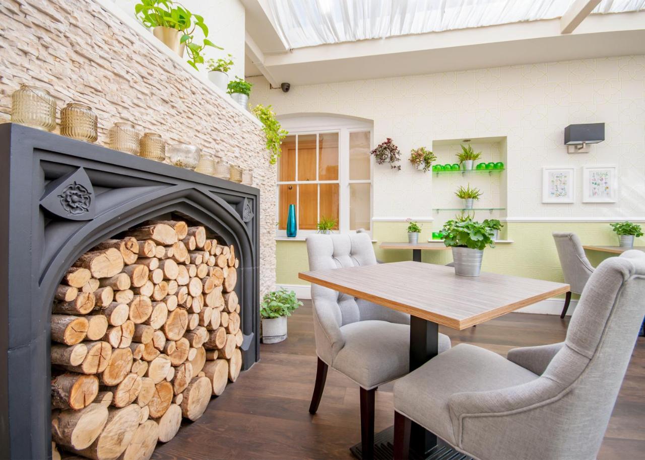 The Highworth Hotel Суиндон Экстерьер фото