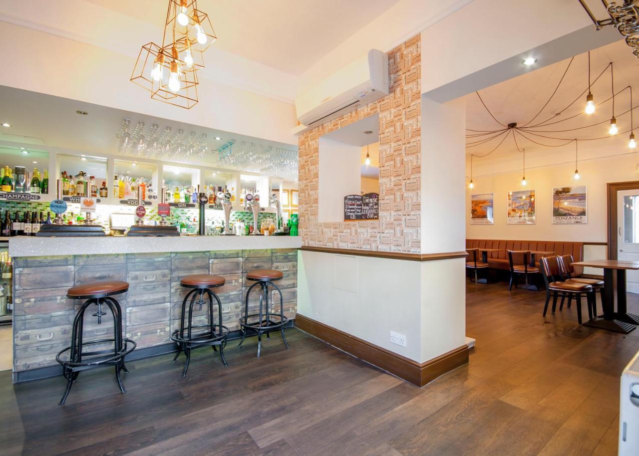 The Highworth Hotel Суиндон Экстерьер фото