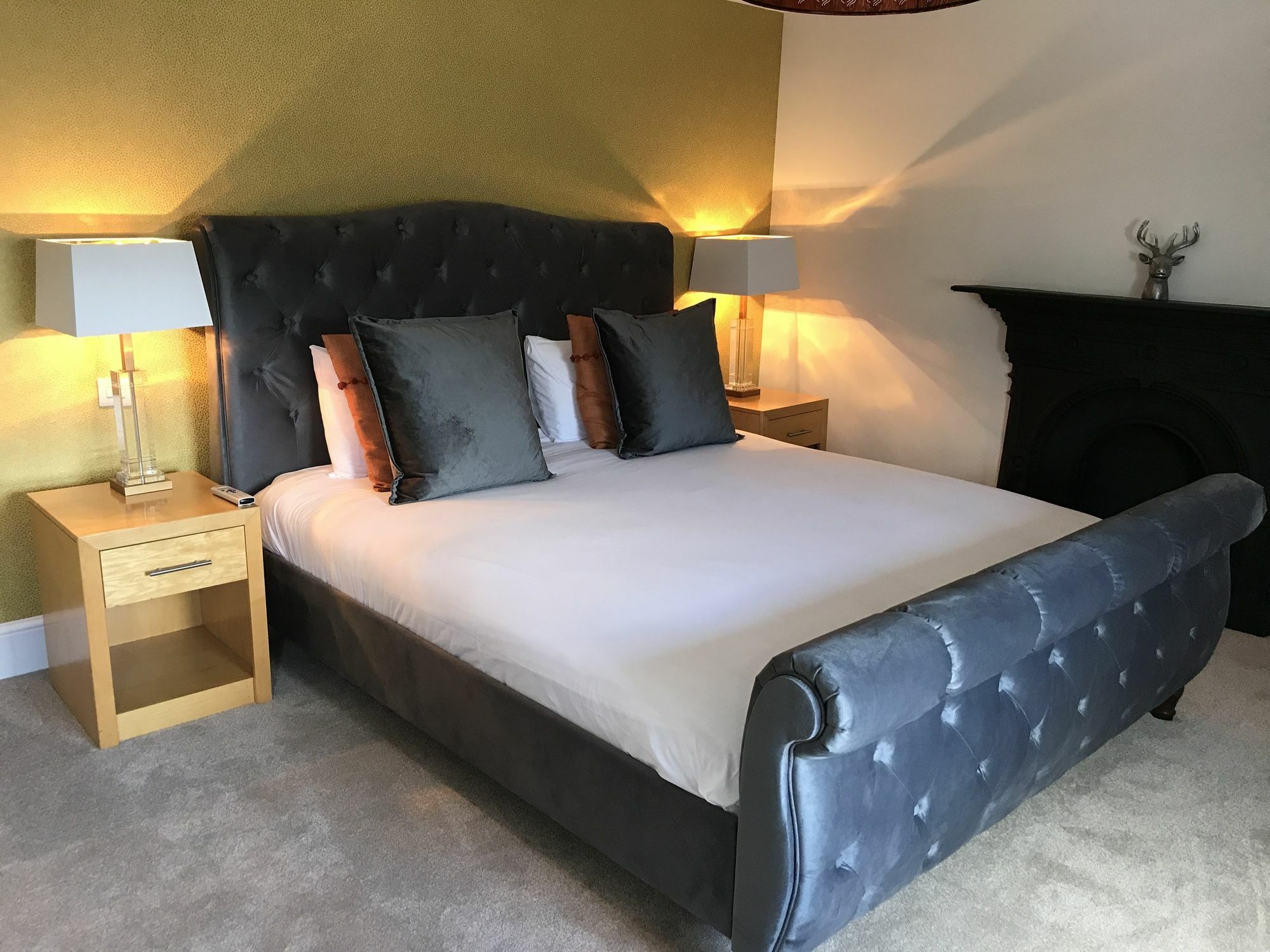 The Highworth Hotel Суиндон Экстерьер фото